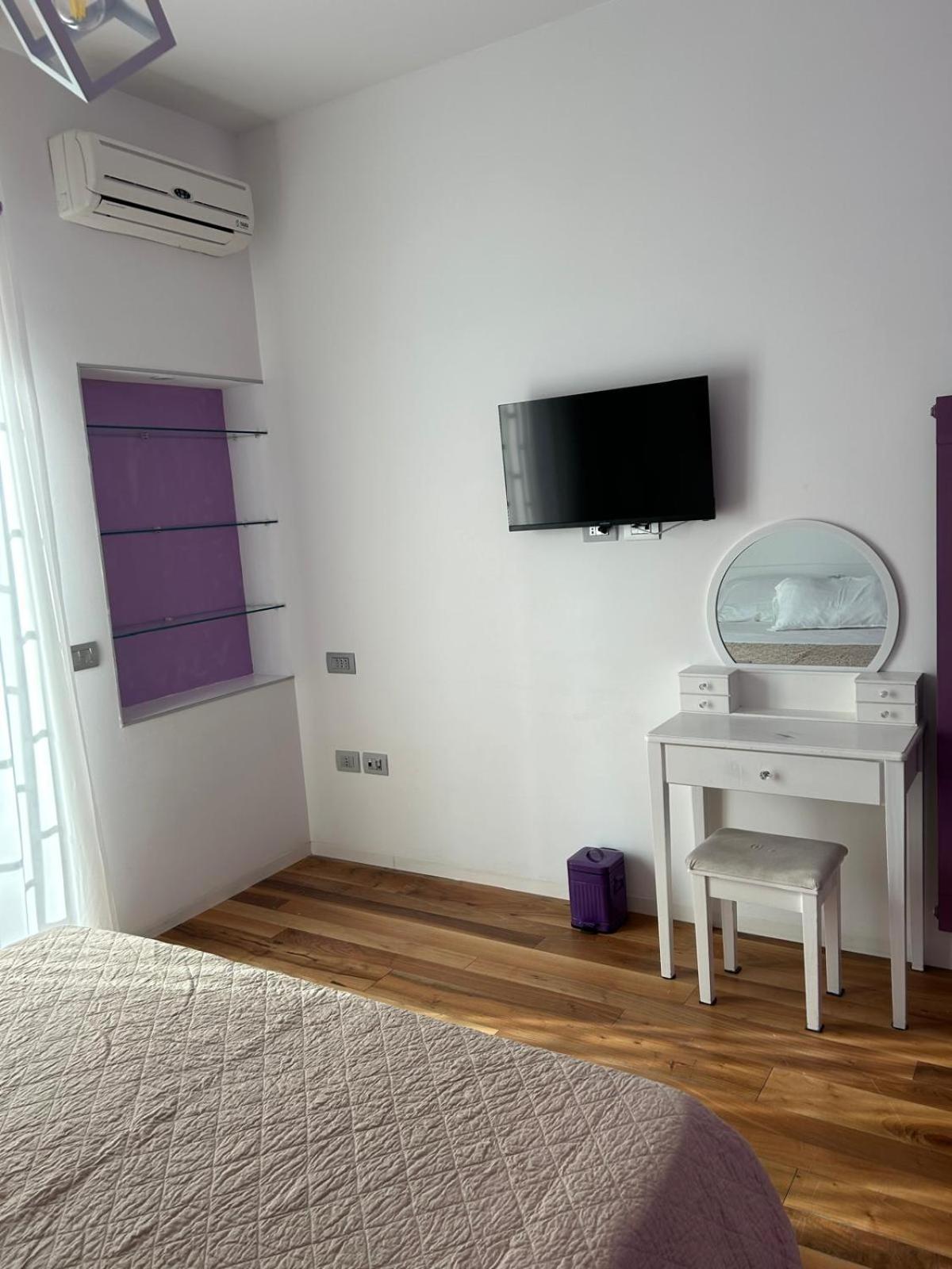 B&B Serangi - Il Piacere Di Sentirsi A Casa Cercola Bagian luar foto