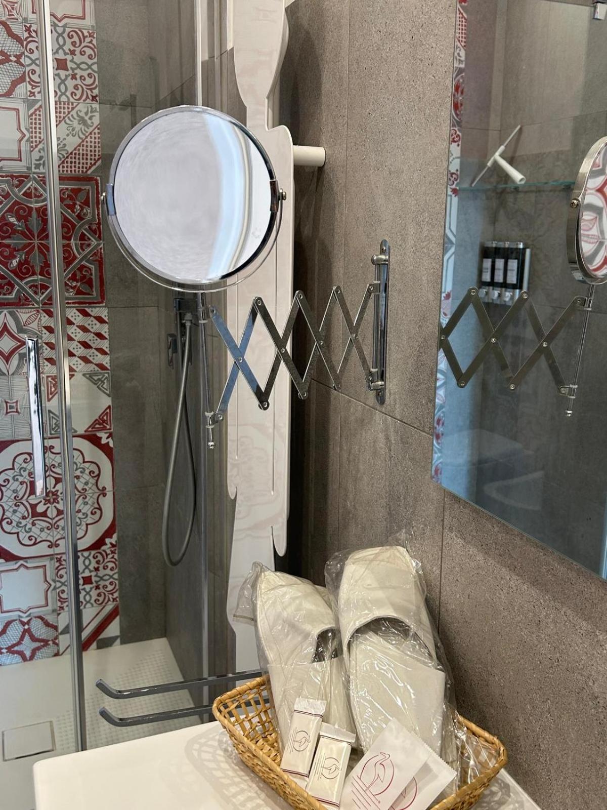 B&B Serangi - Il Piacere Di Sentirsi A Casa Cercola Bagian luar foto