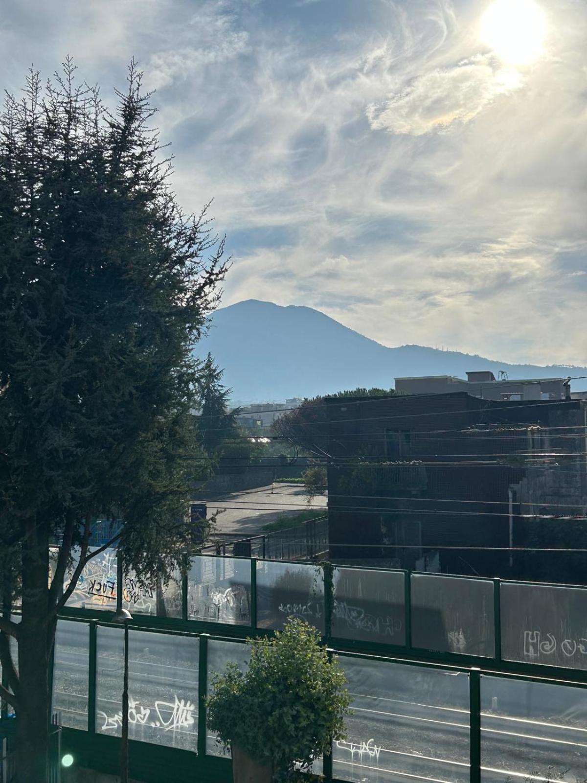 B&B Serangi - Il Piacere Di Sentirsi A Casa Cercola Bagian luar foto